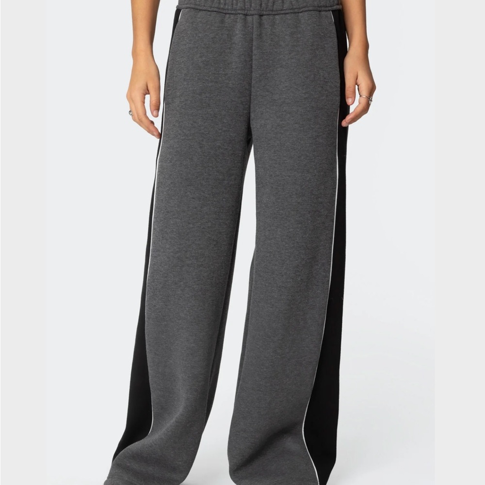 Contrast Panel Wide-Leg Sweatpants